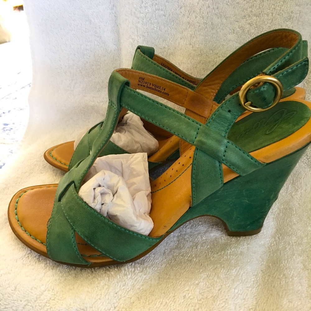 GUC BORN Crown Green Sandals
